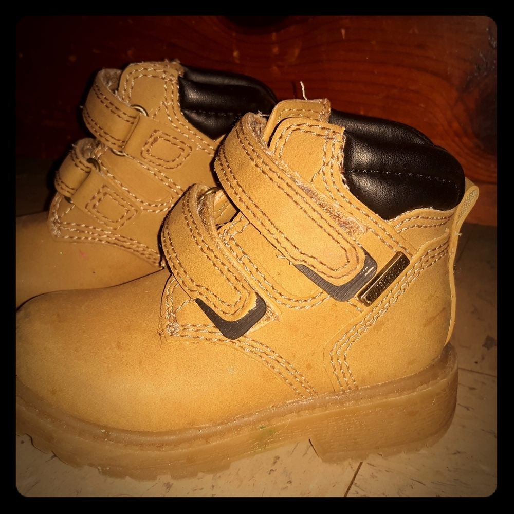 Infant Boy's waterproof boots size 6